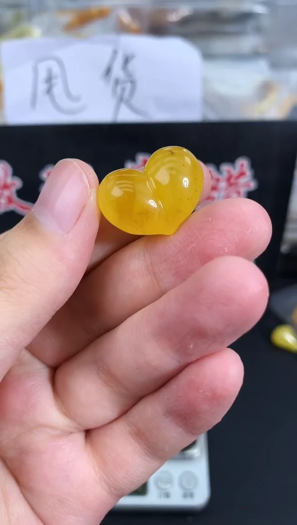 蜜蜡未镶嵌珠宝奇石117