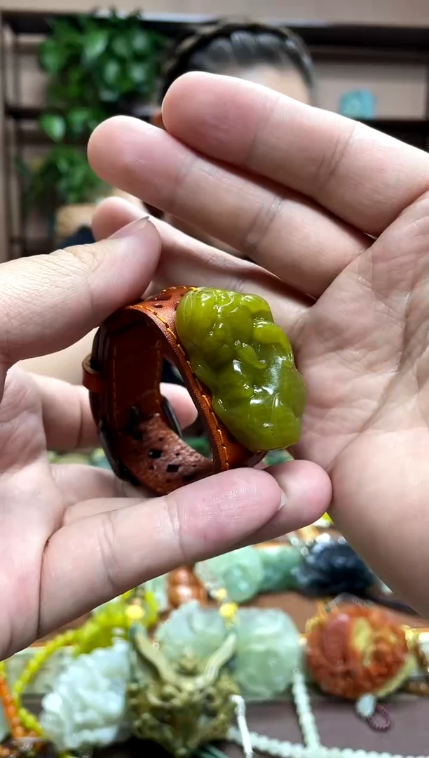 未镶嵌岫玉吊坠多样性发货发其中之一