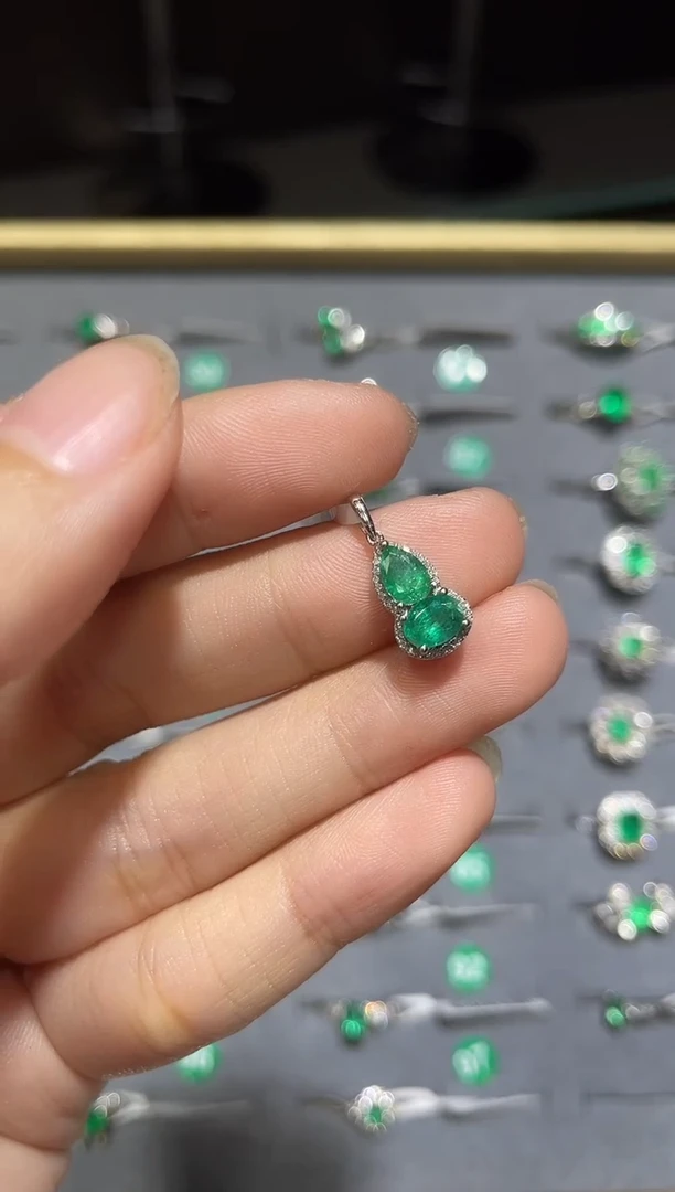 吊坠(不含链)18K金镶嵌祖母绿1