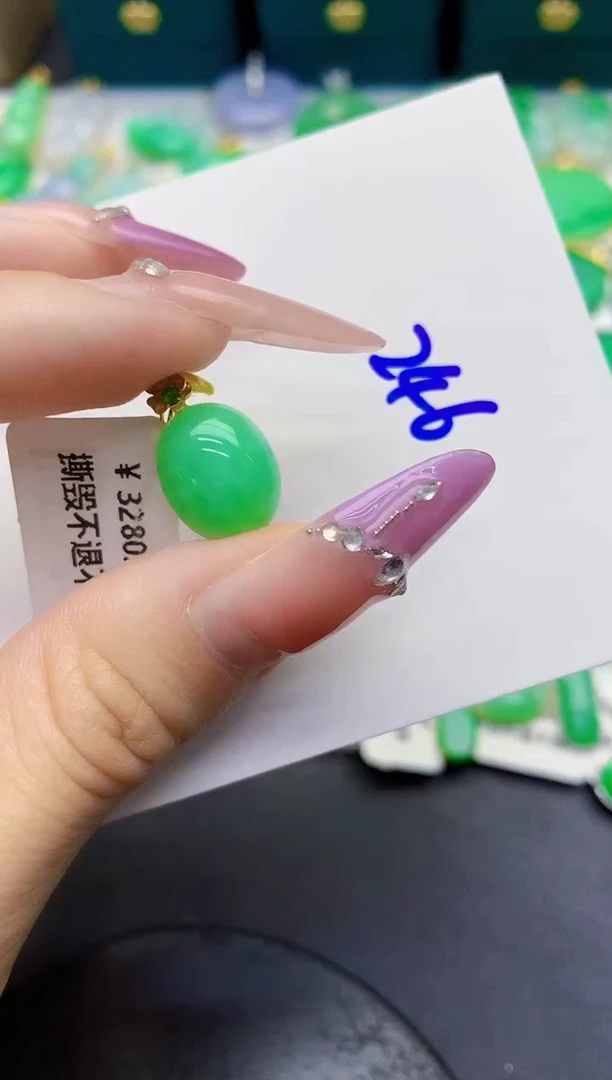 颈饰18K金镶嵌翡翠缅甸天然翡翠A货