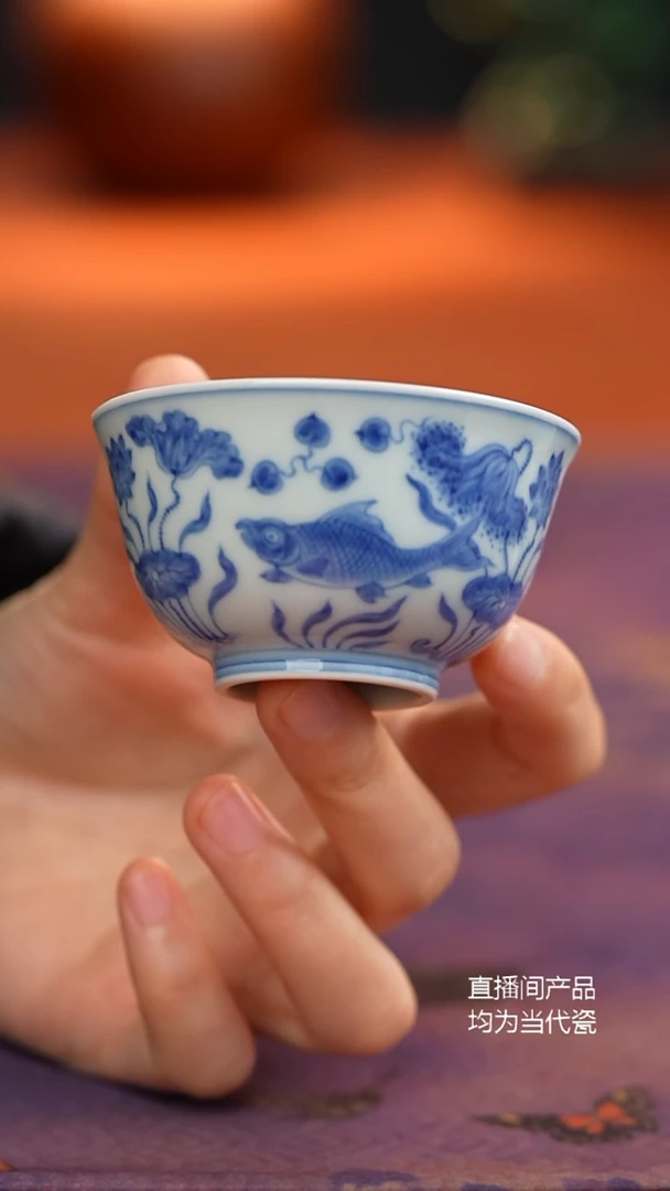 源明青忆鱼藻纹小撇口杯