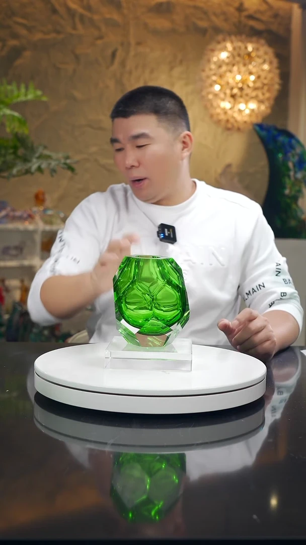 摆件祖母绿色切面香薰瓶