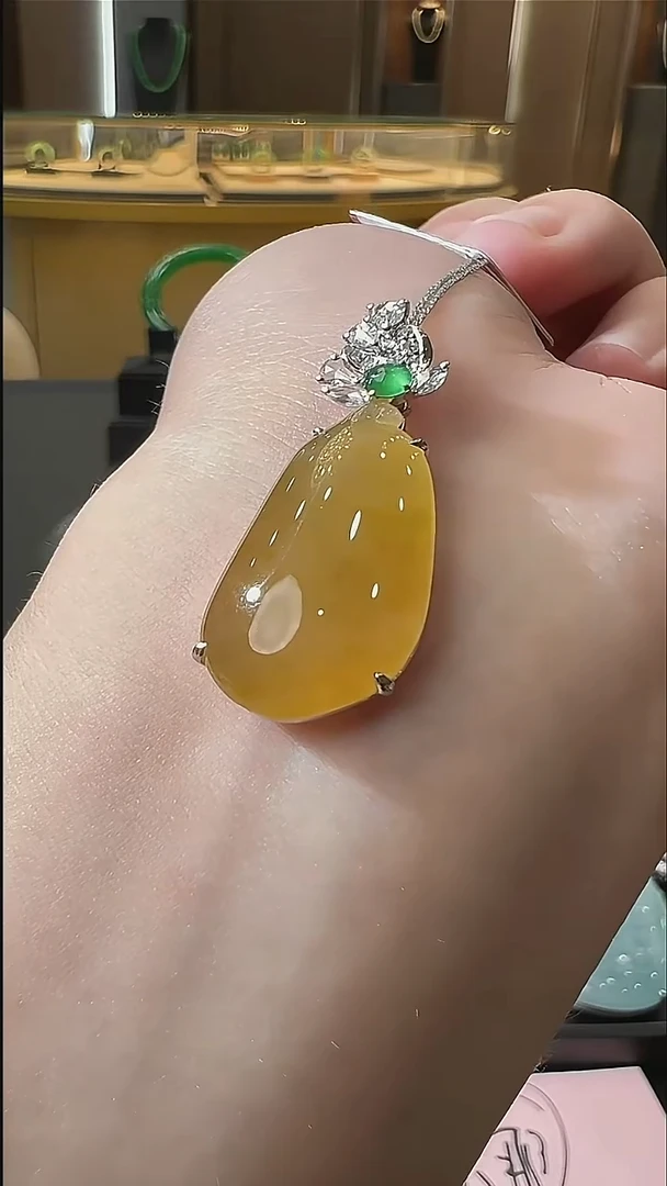 颈饰18K金镶嵌翡翠天然A货翡翠
