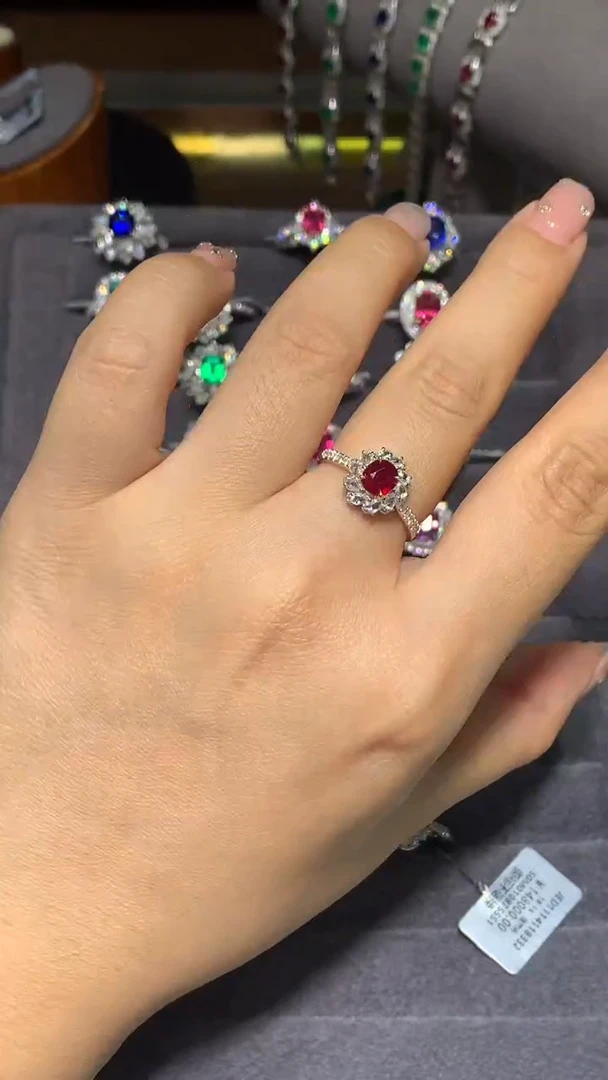 18K金镶嵌戒指红宝石0.73ct