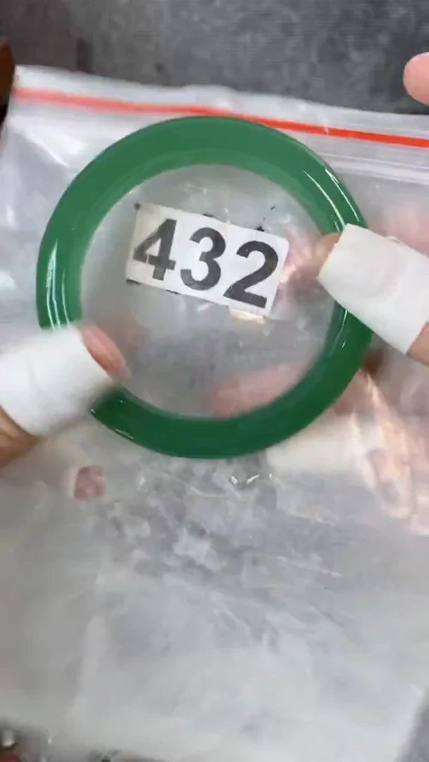 【闪购商品】石英质玉手镯未镶嵌6061+432