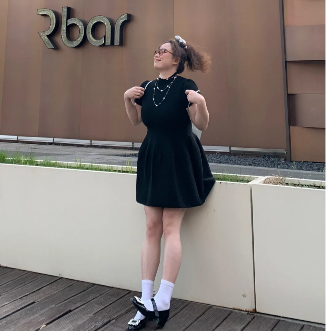 春夏季款欧若风赫本风黑色连衣裙高级感独特短袖气质显瘦蓬蓬裙女