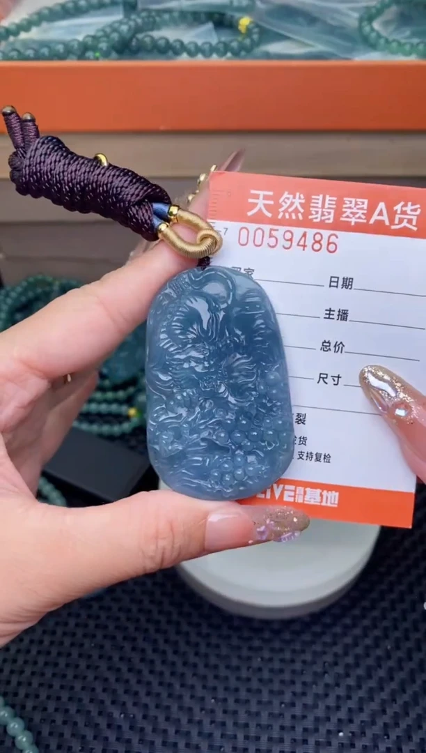 翡翠未镶嵌颈饰