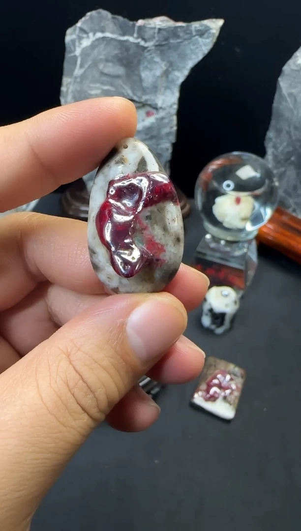 天然辰砂天然朱砂晶体原石吊坠挂件