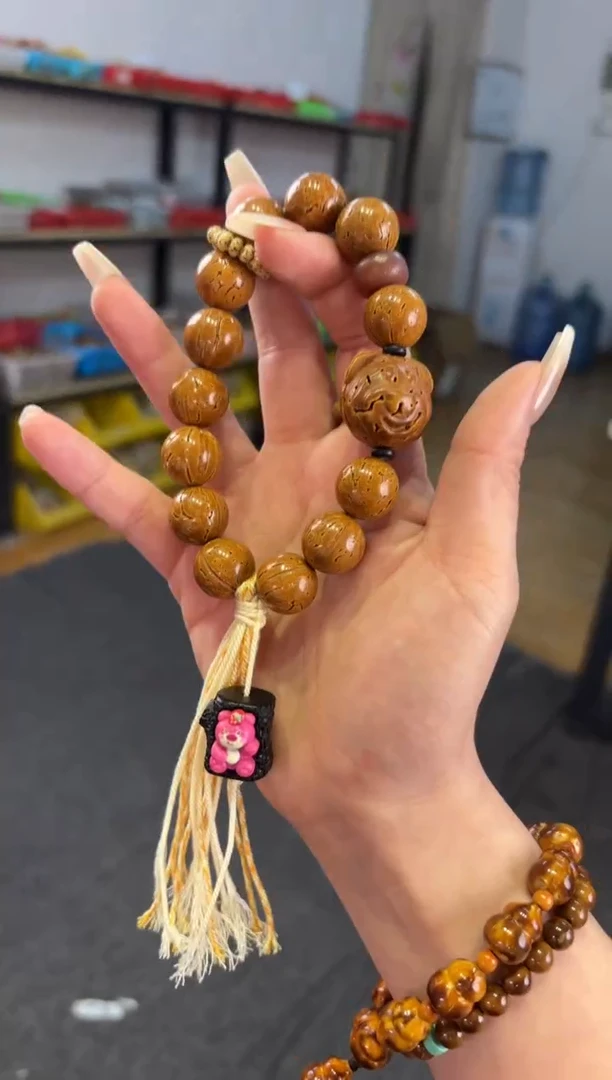 【闪购商品】菩提根/象牙果吊坠 龙纹桃核草莓熊手持