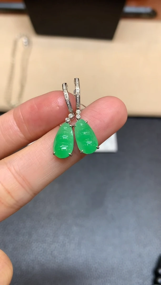 18K金镶嵌翡翠耳饰福豆【无服务费