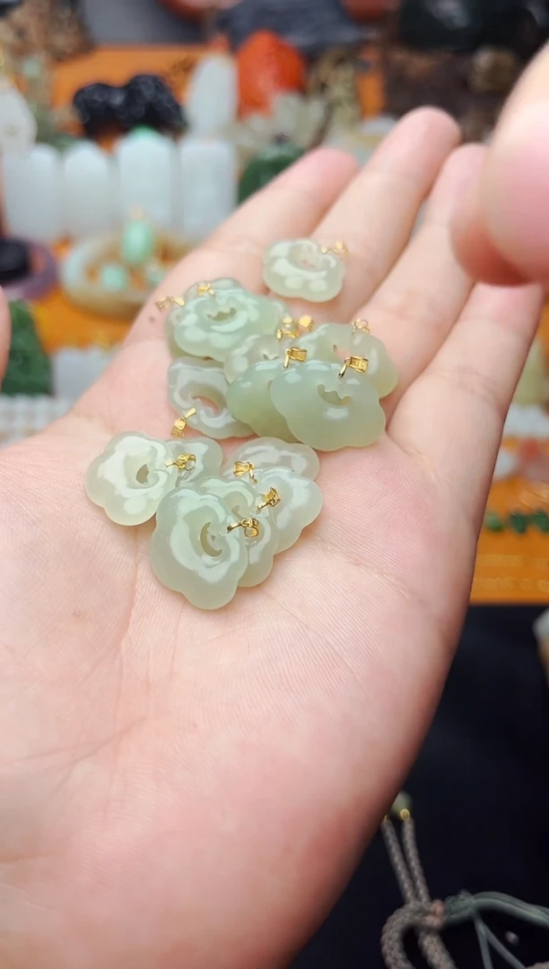 【闪购商品】和田玉颈饰18K金镶嵌如意锁多样性拍一发一01