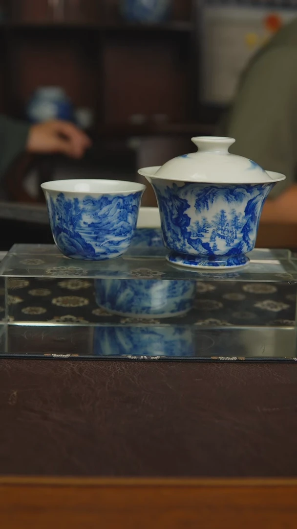 大***车问工青花山水盖碗