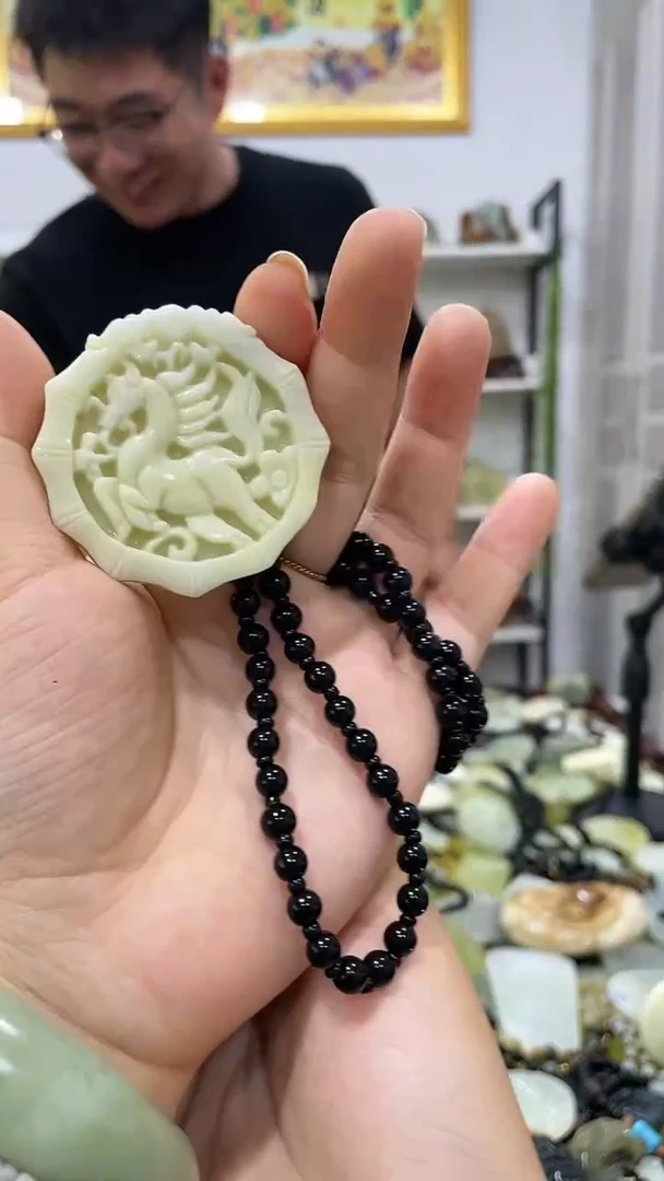 蛇纹石玉未镶嵌吊坠