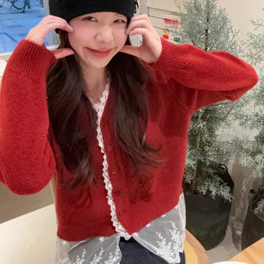 法式蕾丝拼接下摆V领针织开衫女2025早春款蕾丝花边新年毛衣外套