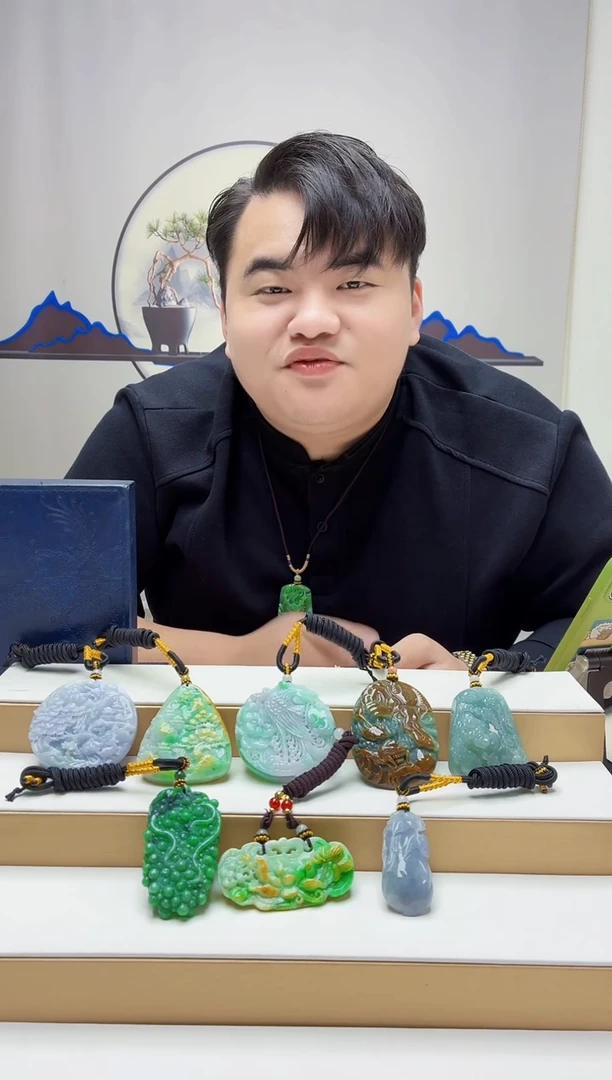 未镶嵌定制翡翠小**.5060jw-毛货挂件