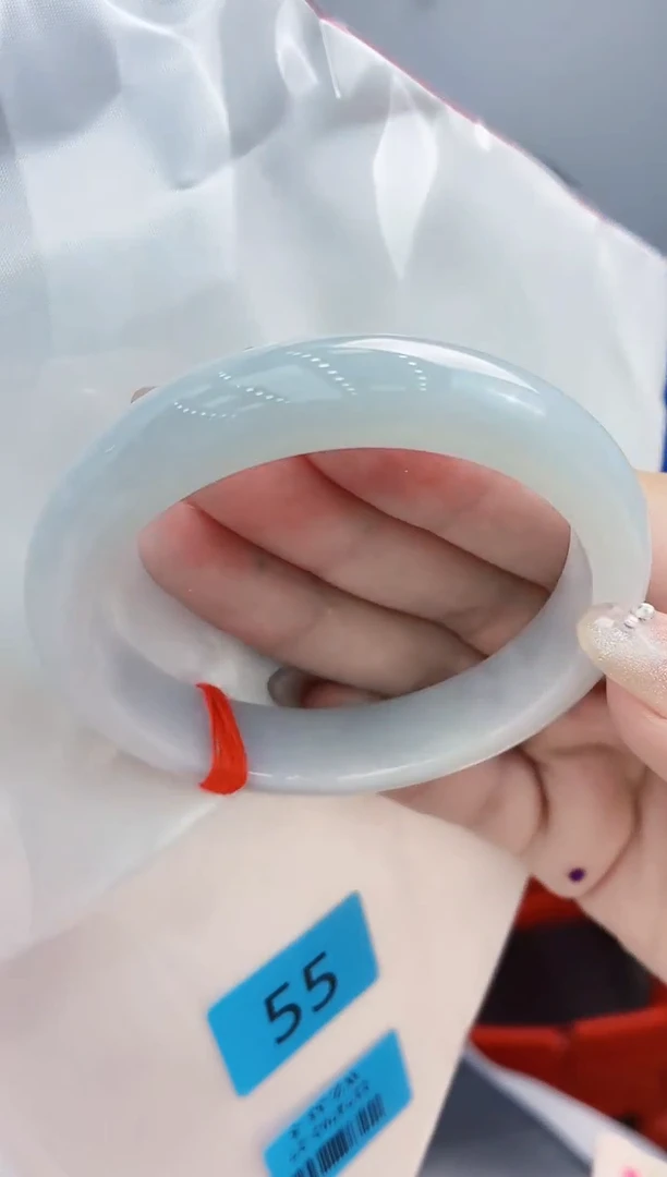 翡翠手镯未镶嵌翡翠手镯