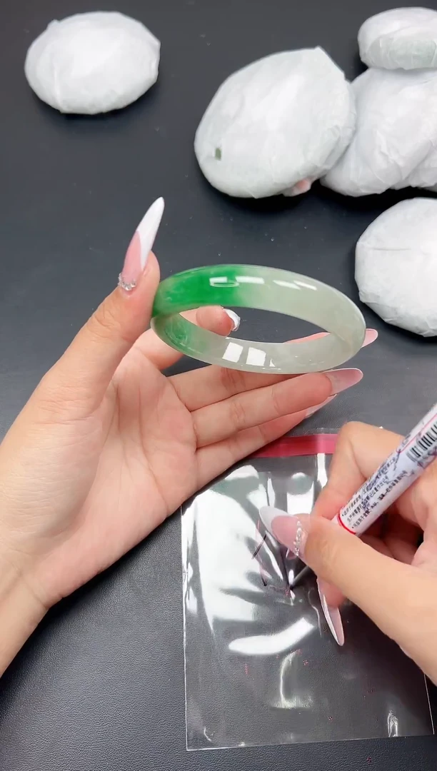 精品手镯，一物一拍J-097