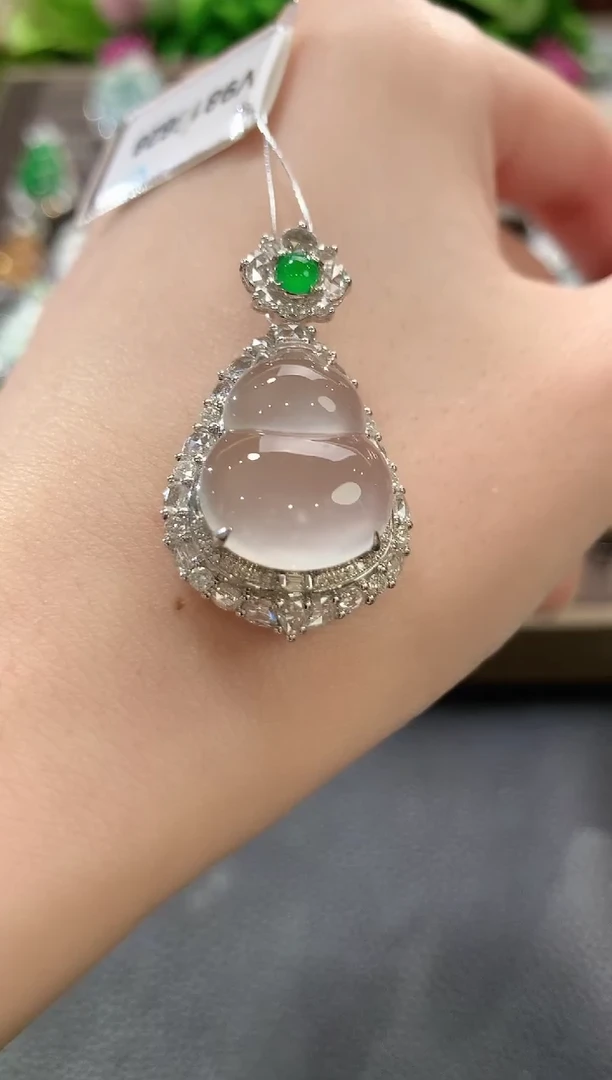 吊坠(不含链)18K金镶嵌翡翠金****链b84