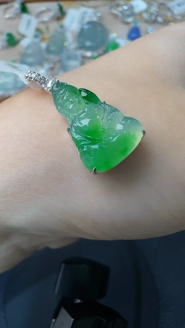 【闪购商品】翡翠吊坠(不含链)18K金镶嵌52