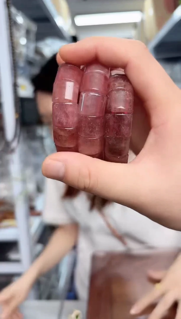 水晶手链未镶嵌草莓晶手牌一个