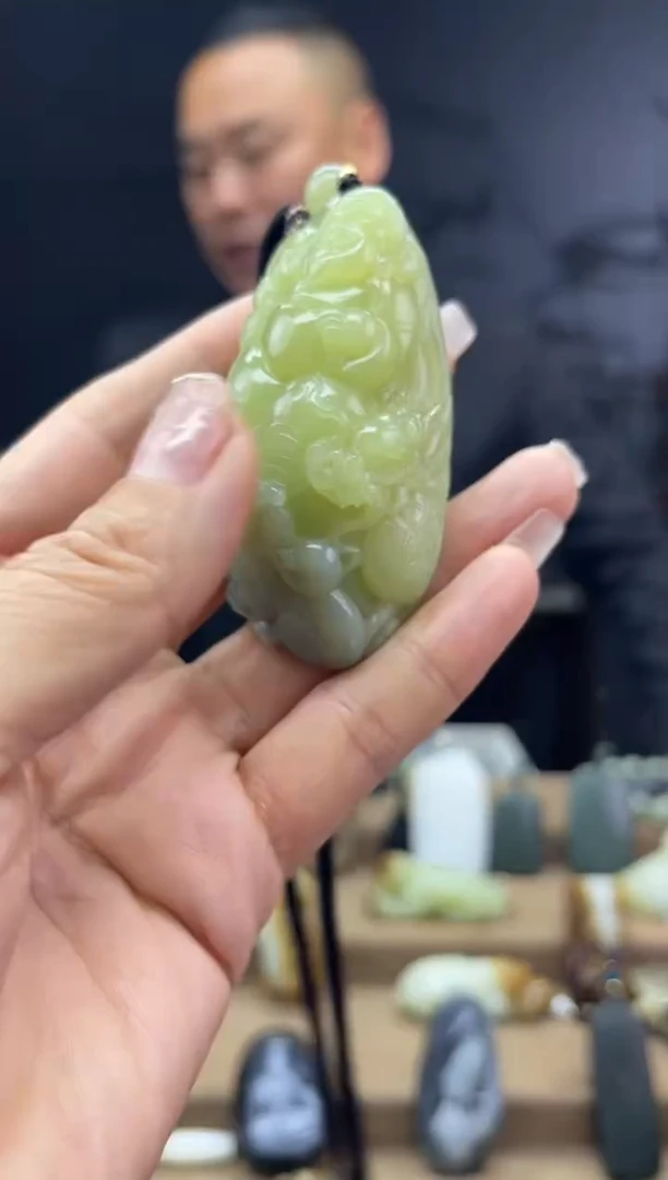 颈饰未镶嵌和田玉1