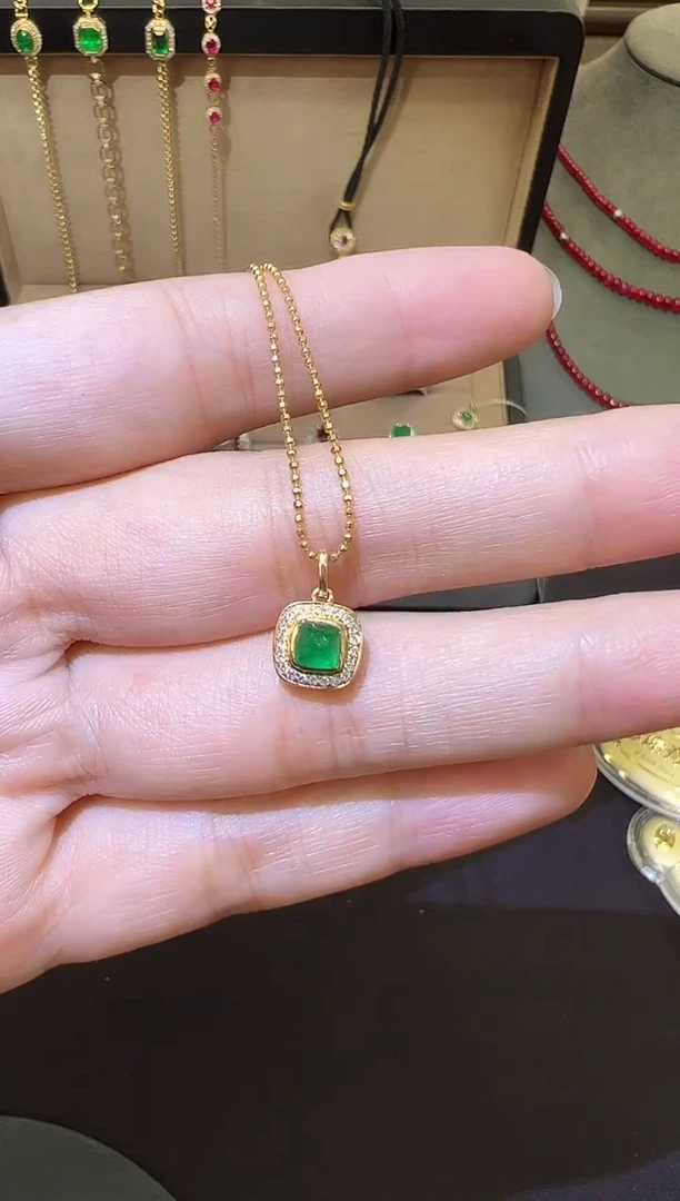 吊坠(赠链)18K金镶嵌祖母绿0.42ct