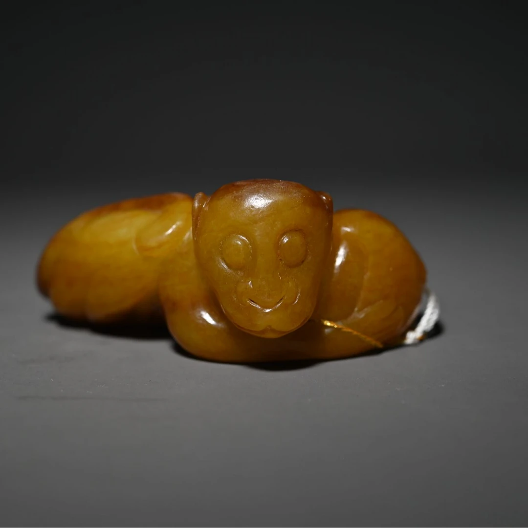 清代和田玉提油灵猴献寿/XW.011A08/集萃斋