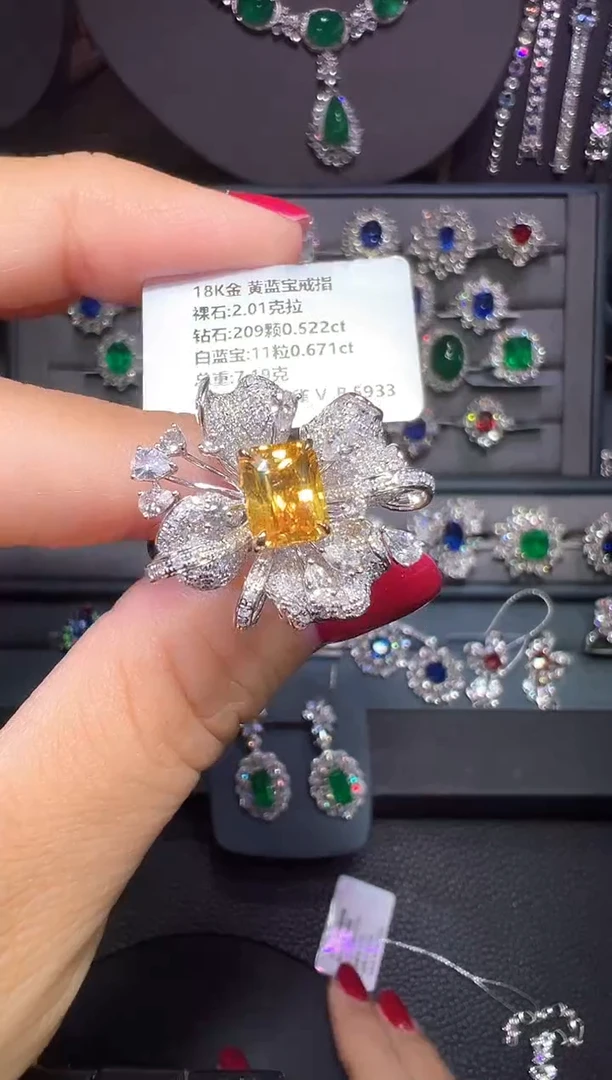 戒指彩色蓝宝石18K金镶嵌