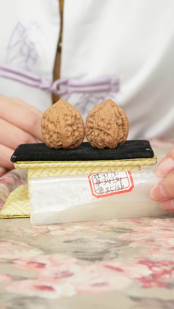 把件文玩核桃赤龙鸡心