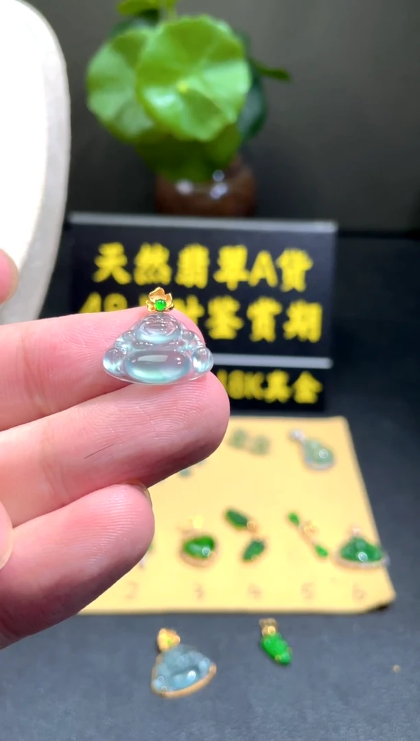 颈饰18K金镶嵌翡翠翡翠A货
