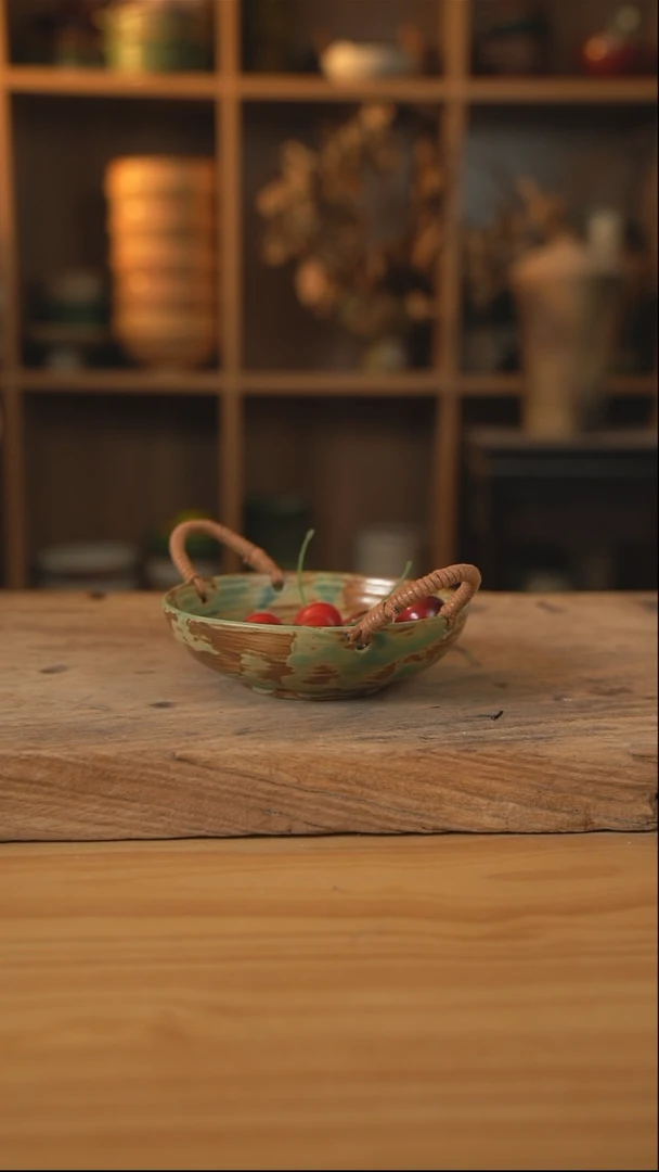 黄绿色的6英寸麻绳螺纹小提篮