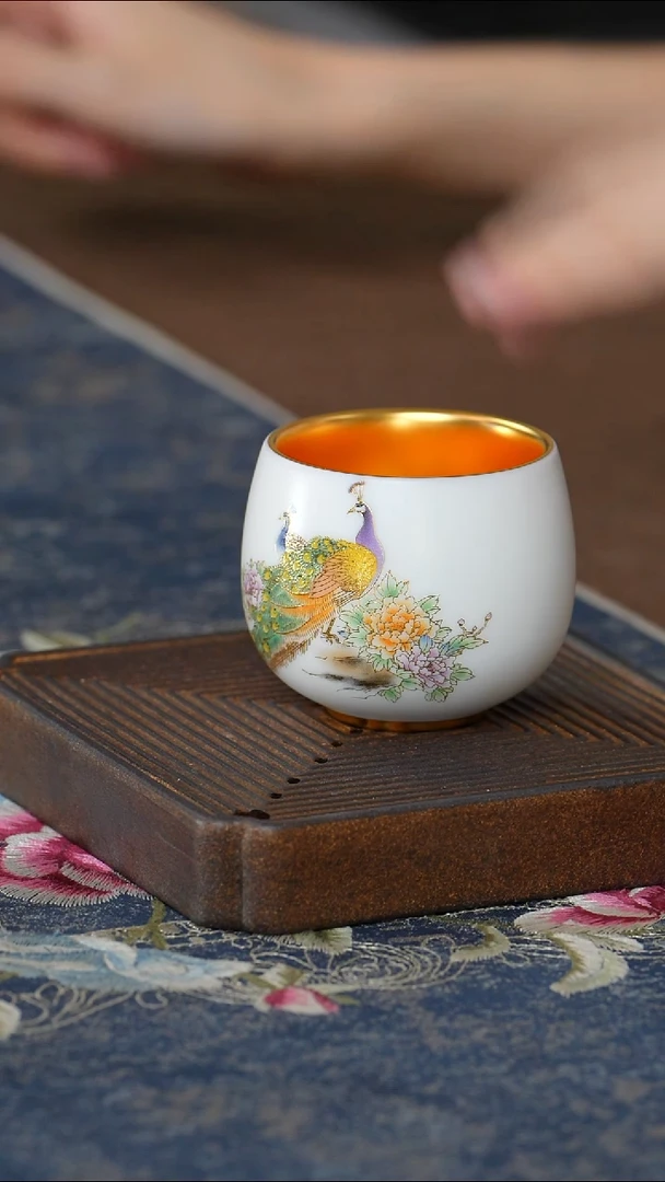 【鎏金羊脂玉孔雀杯】