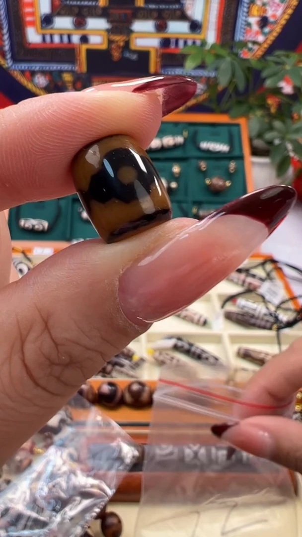 玛瑙/玉髓颈饰未镶嵌鲸*34.（微瑕）