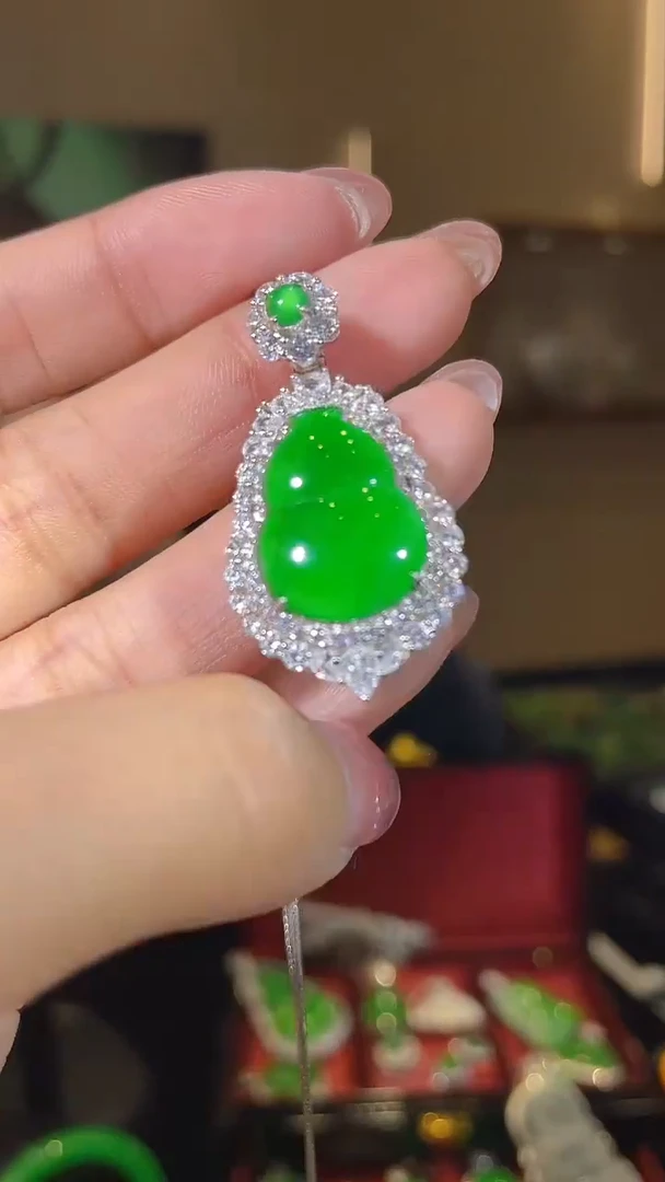 【闪购商品】翡翠吊坠(不含链)银S925镶嵌天然翡翠A货