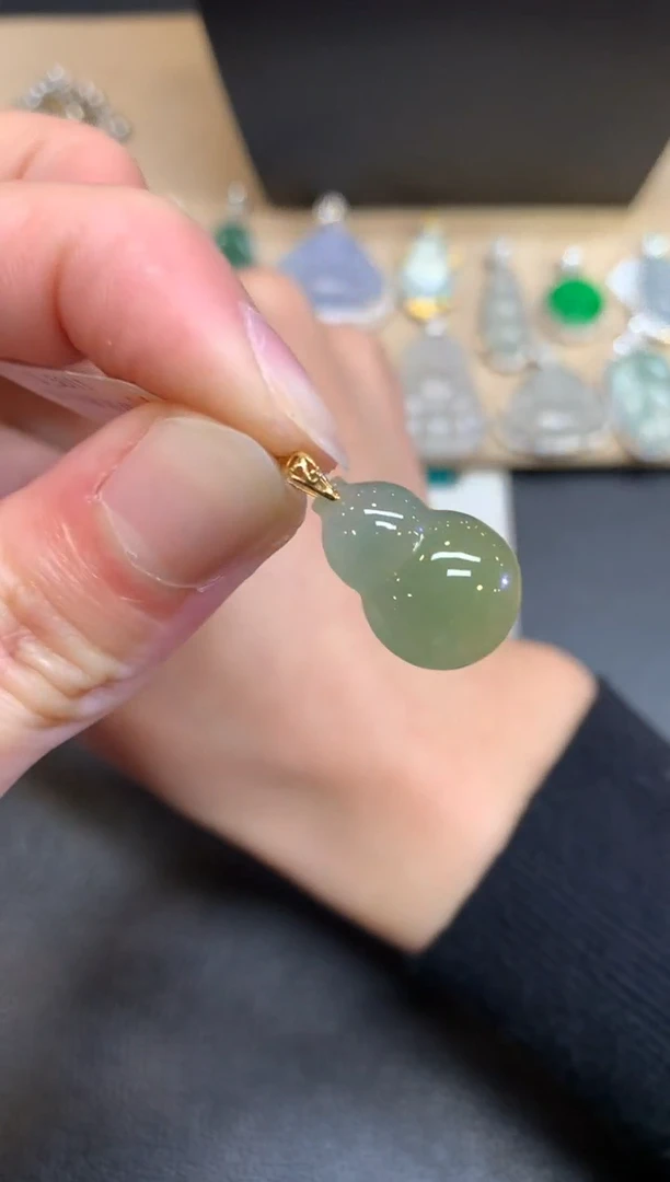 【闪购商品】翡翠颈饰18K金镶嵌葫芦【无服务费】