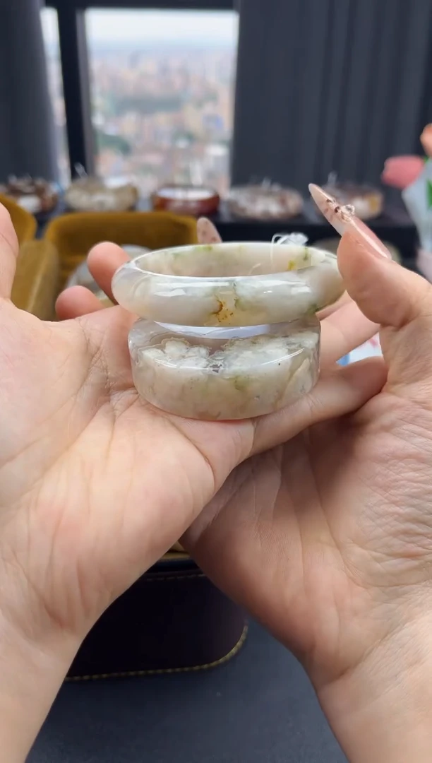 未镶嵌手镯石英质玉（57圈口）赠送镯心