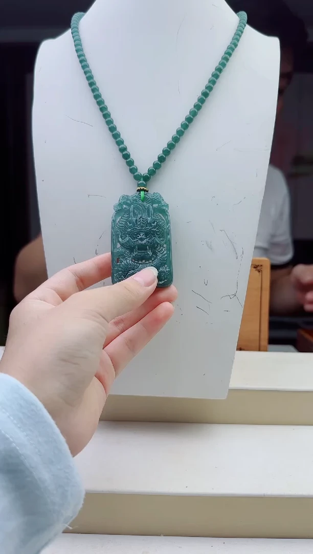 颈饰未镶嵌翡翠多样性发其中一