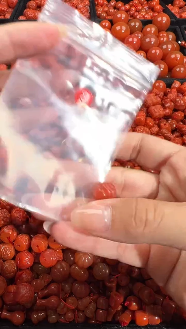南红玛瑙未镶嵌颈饰1