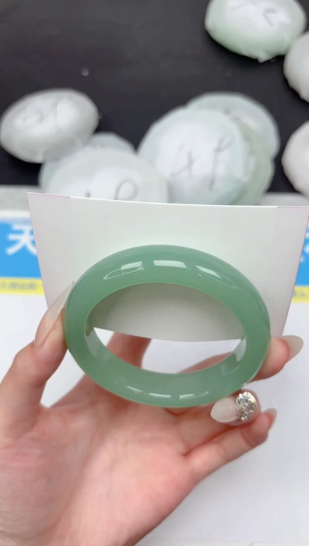 未镶嵌手镯石英质玉305-55.6