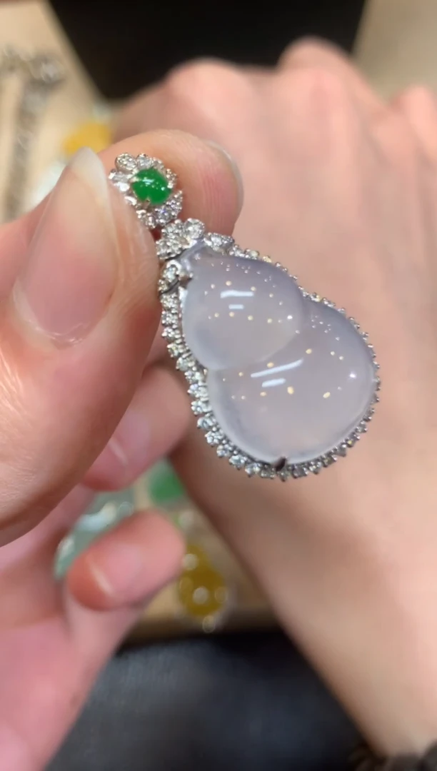 翡翠18K金镶嵌颈饰葫芦【无服务费】