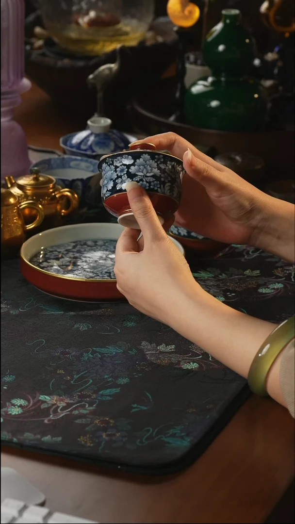 瓷片一如山房祭红描金万花布袋盖碗
