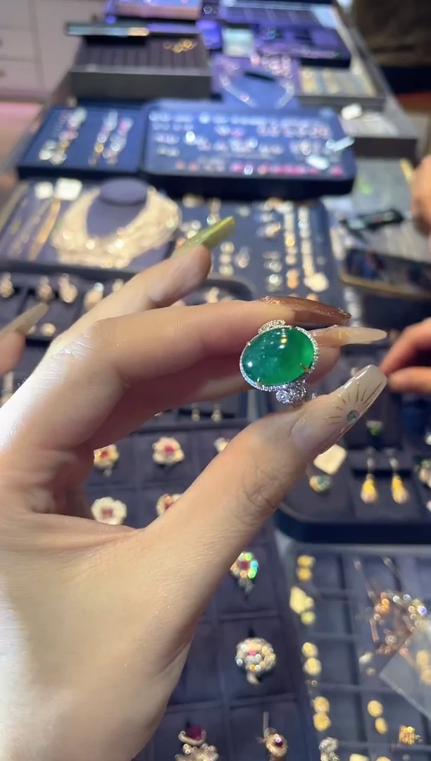 铂Pt900镶嵌戒指祖母绿   JZ