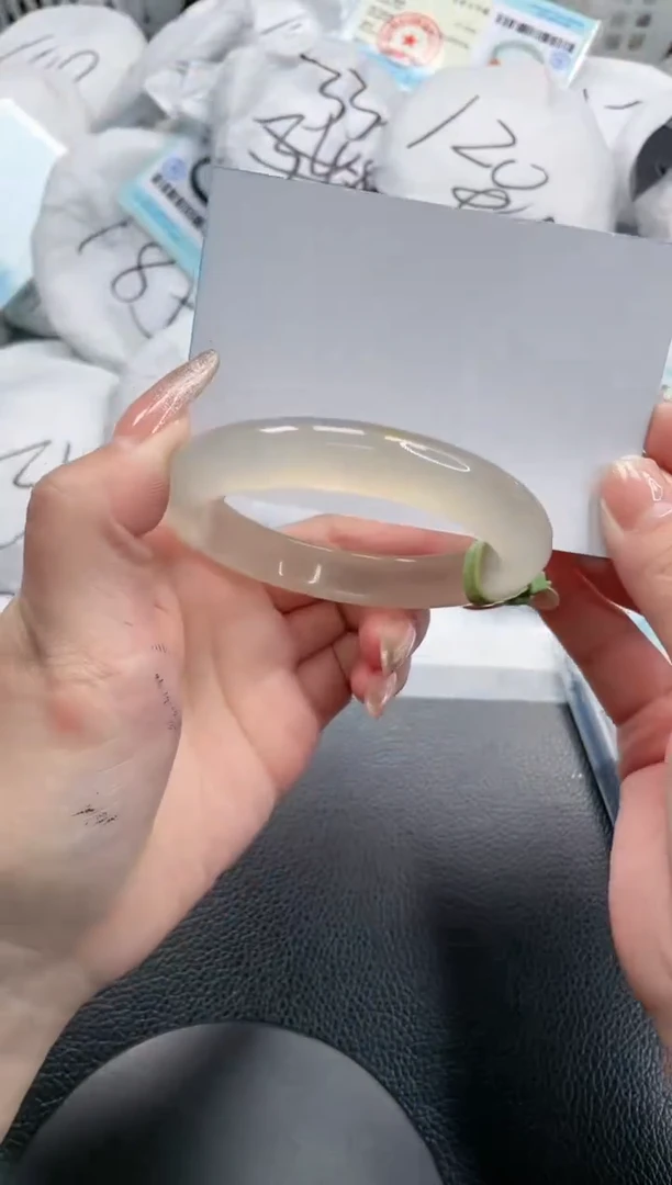 【闪购商品】石英质玉手镯未镶嵌4S286-56