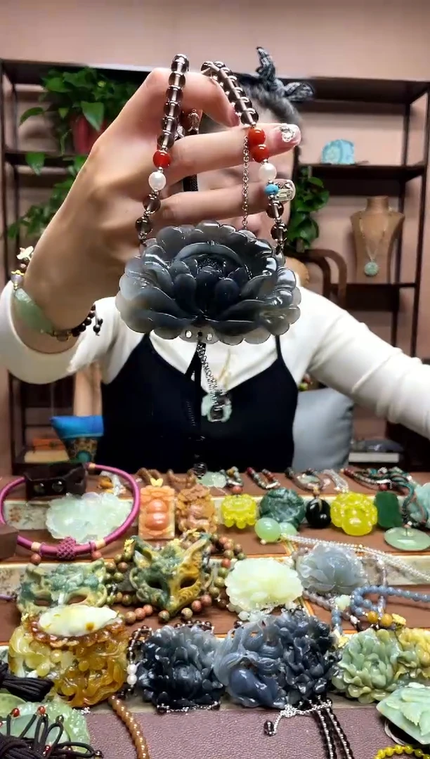 未镶嵌岫玉吊坠·