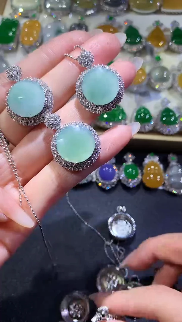 【闪购商品】翡翠吊坠(不含链)未镶嵌2-圆牌（多样性发货一件