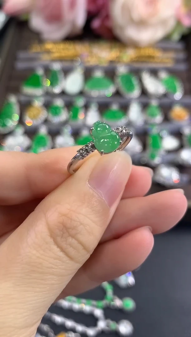 18K金镶嵌戒指翡翠b17多样性一件发