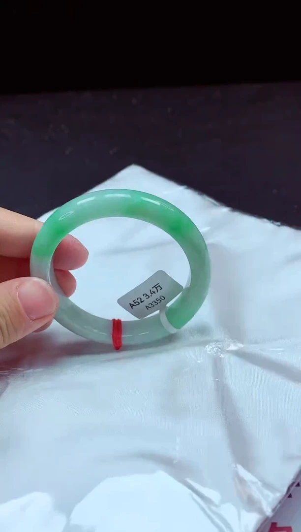 【闪购商品】翡翠手镯未镶嵌镯子52+