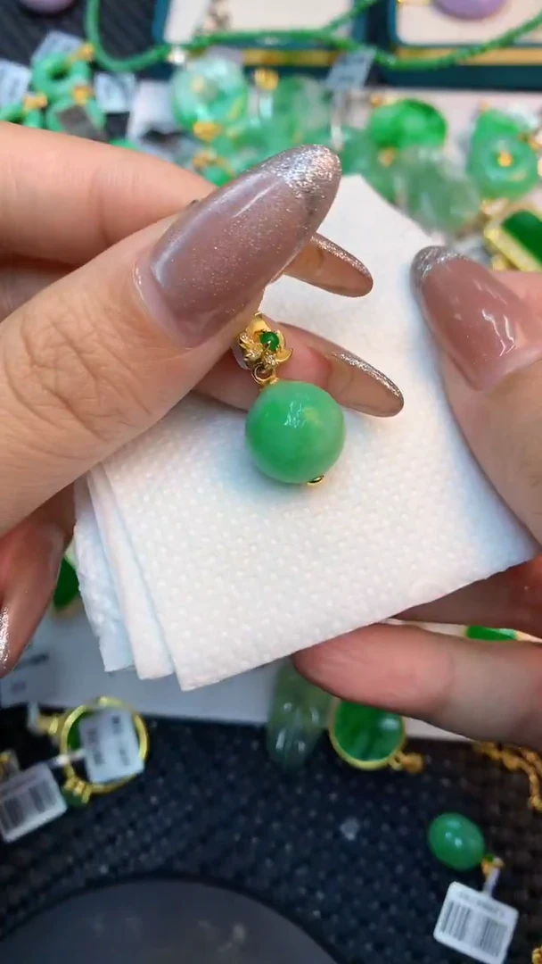 颈饰未镶嵌翡翠1