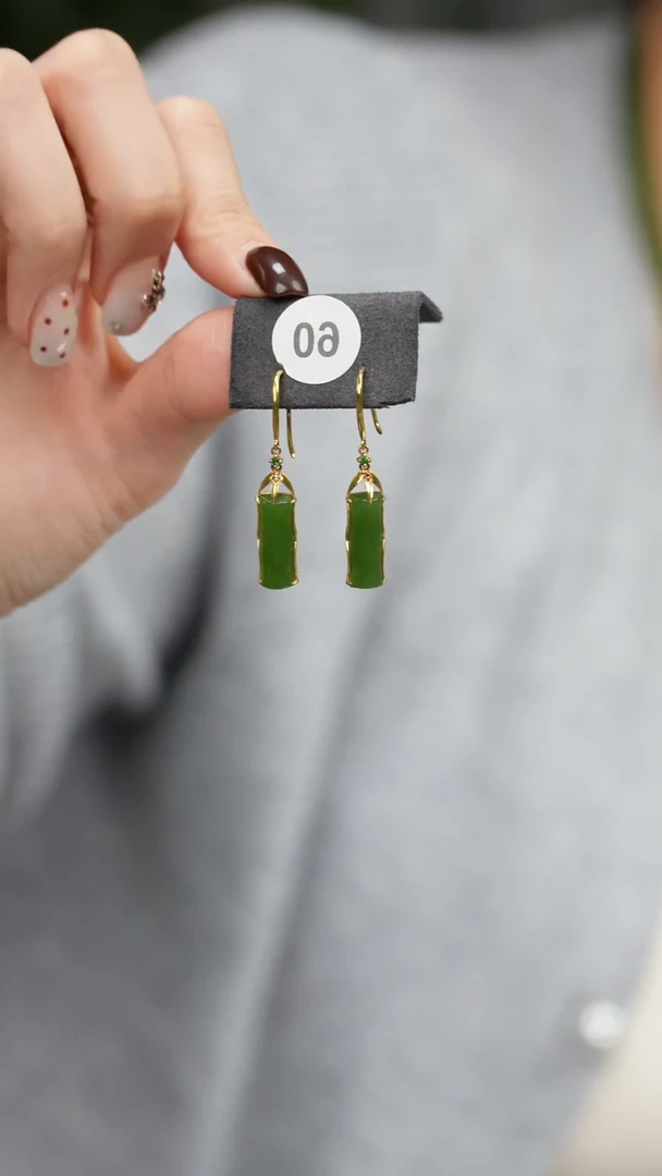 18K金镶嵌和田玉耳饰4