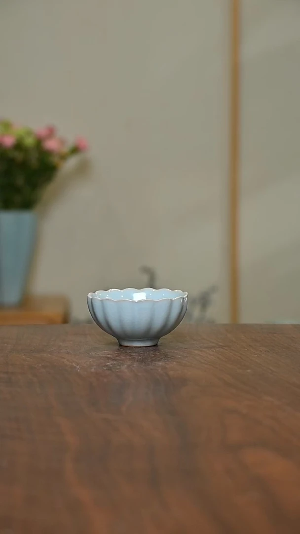 菊瓣杯 天青 微瑕 无款